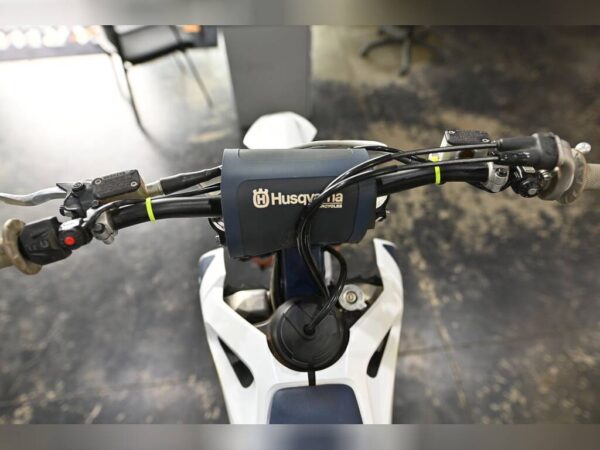 Used 2022 Husqvarna Dirt Bike Motorcycle FC 350 For Sale - Image 2